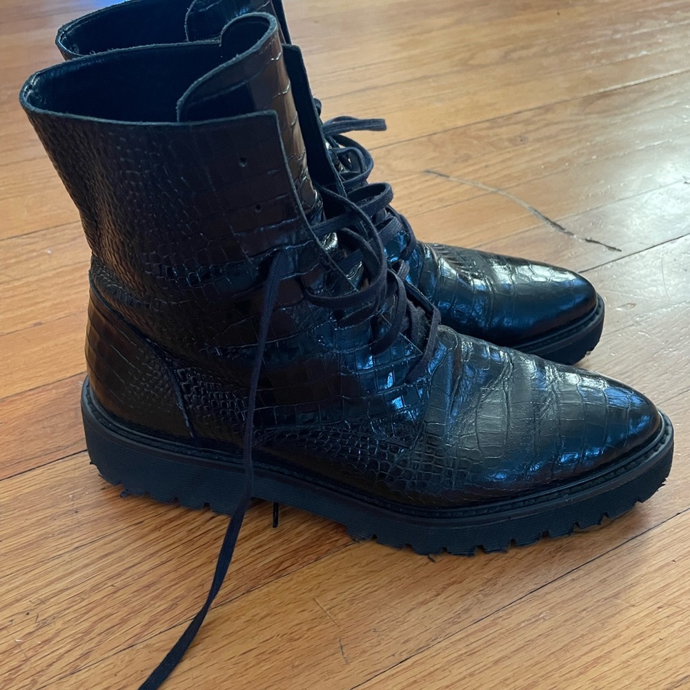 Freda Salvador Emi boots size 8